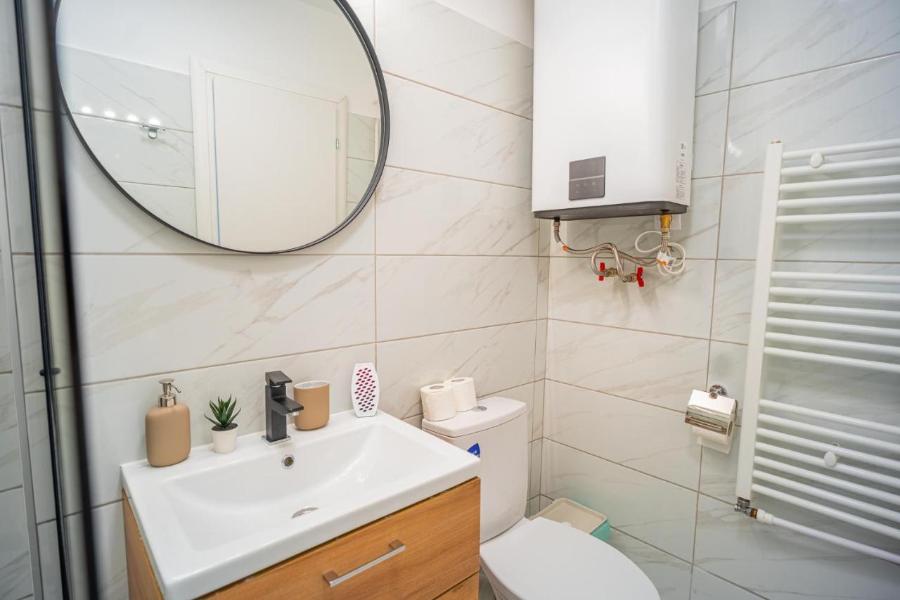 Refreshingly Chic: Newly Renovated 2Br Apartment Bukareszt Zewnętrze zdjęcie