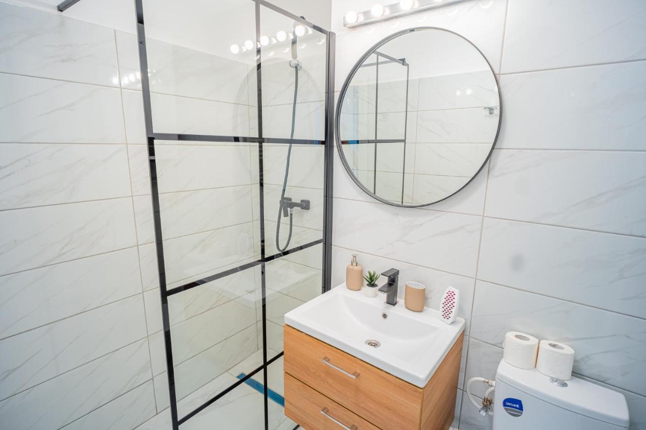 Refreshingly Chic: Newly Renovated 2Br Apartment Bukareszt Zewnętrze zdjęcie