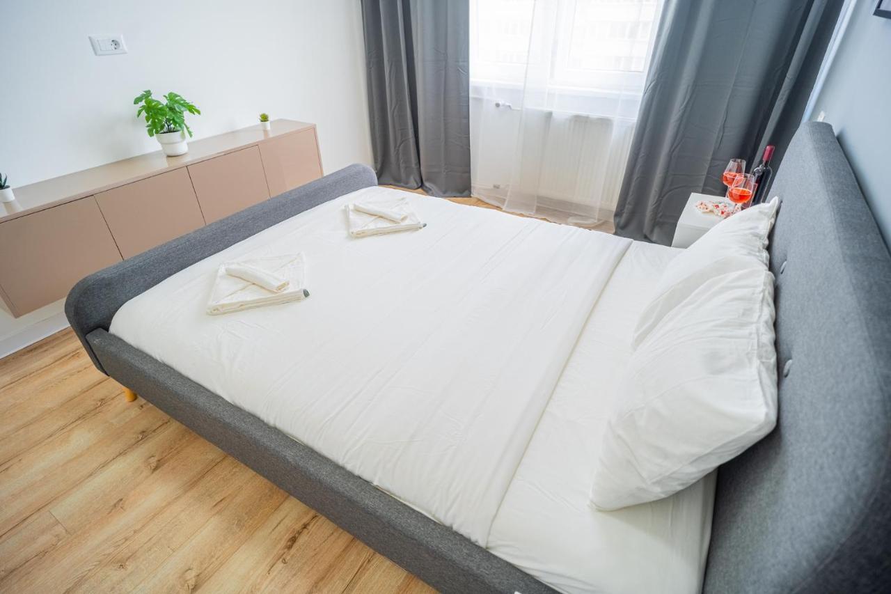 Refreshingly Chic: Newly Renovated 2Br Apartment Bukareszt Zewnętrze zdjęcie